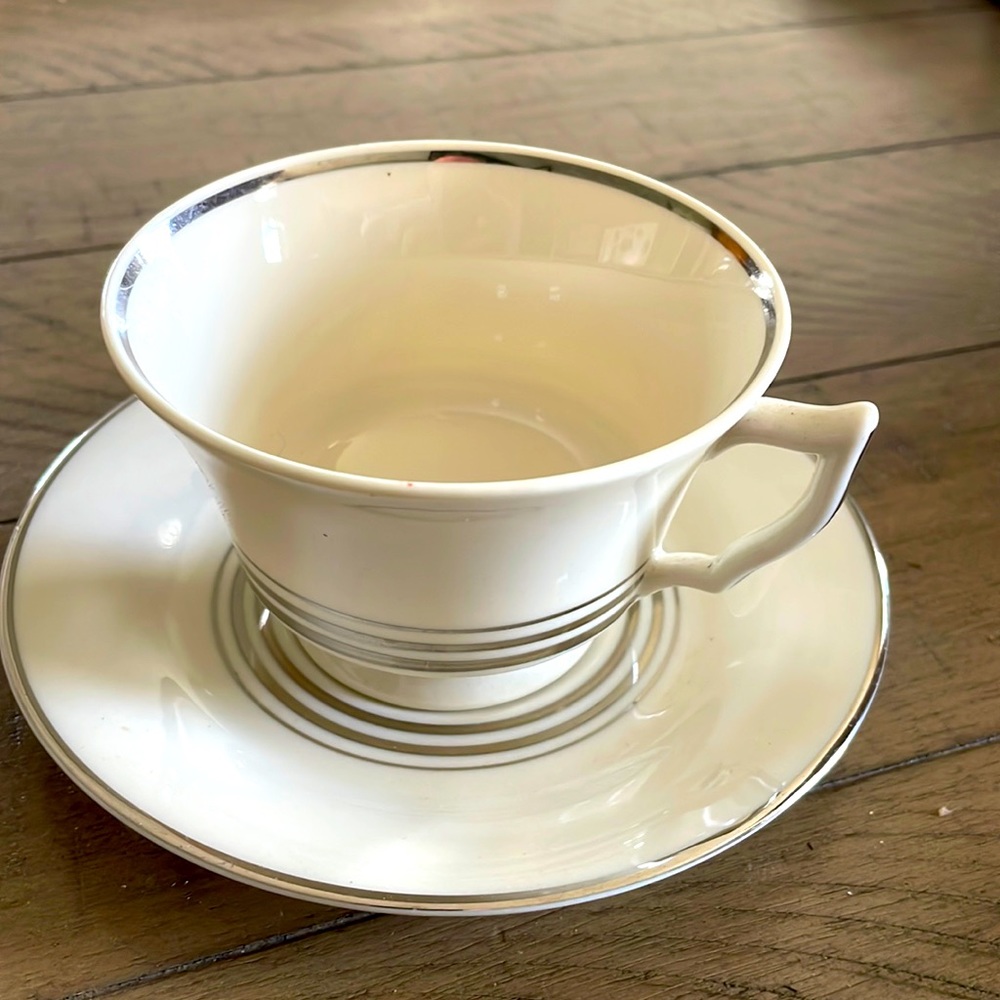 Set of 8 - Old Ivory Syracuse China - Saucers and Cups - USA Made
